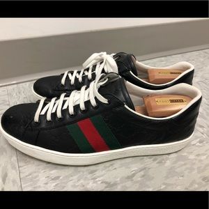 Men’s Gucci sneakers black with stripe size 11.5